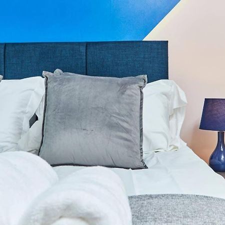 New - The Chique Scandic Cambridge Abode - Parking Exterior foto