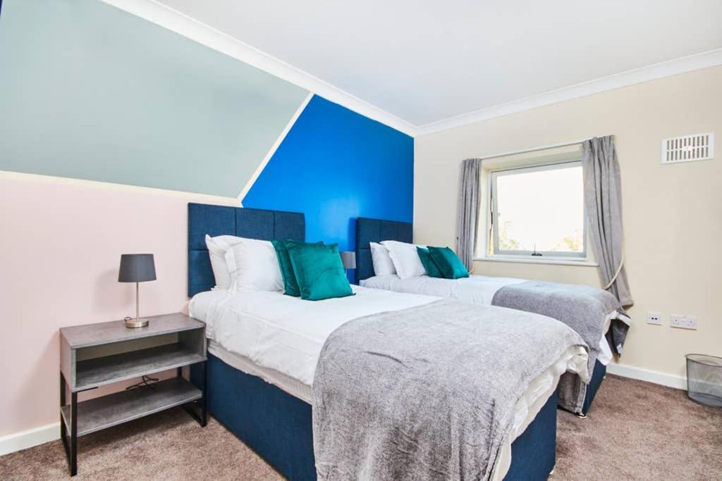 New - The Chique Scandic Cambridge Abode - Parking Exterior foto