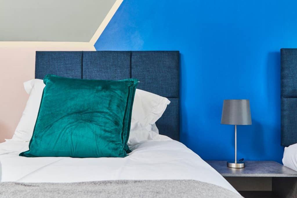 New - The Chique Scandic Cambridge Abode - Parking Exterior foto