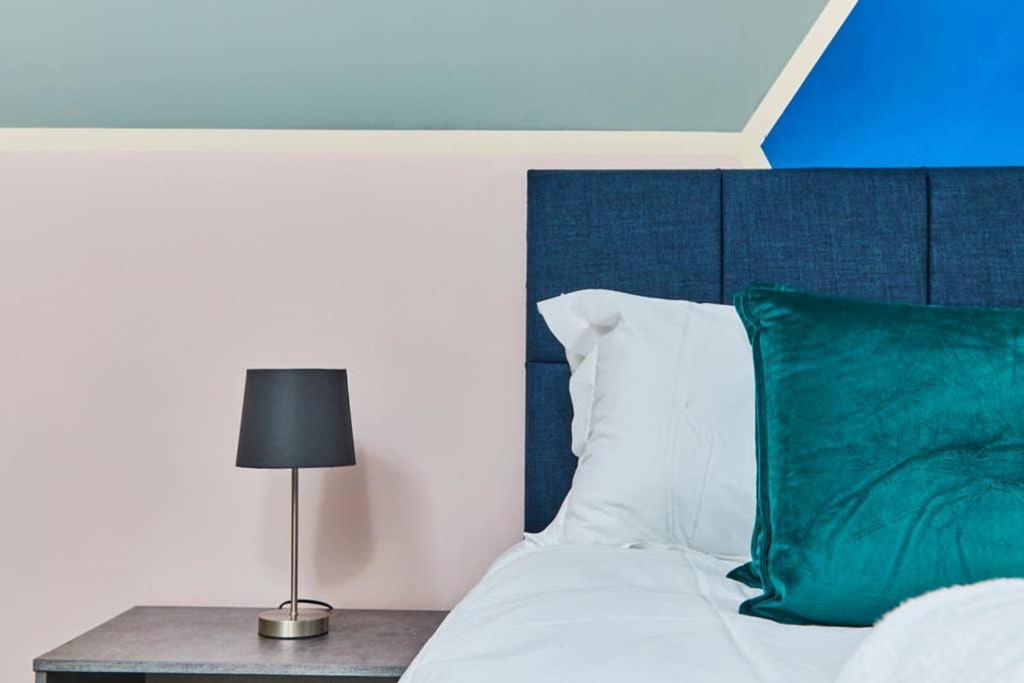 New - The Chique Scandic Cambridge Abode - Parking Exterior foto